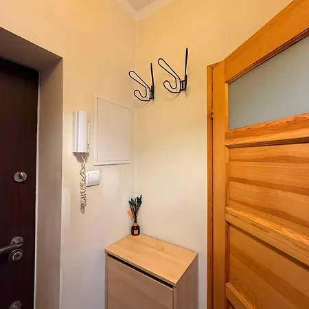 Cozy Close To Centre *