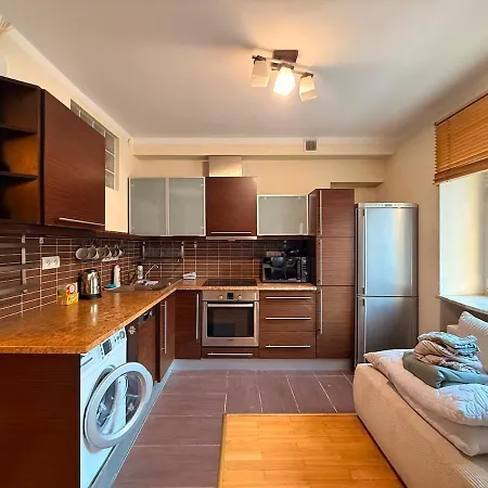 Cozy Close To Centre *